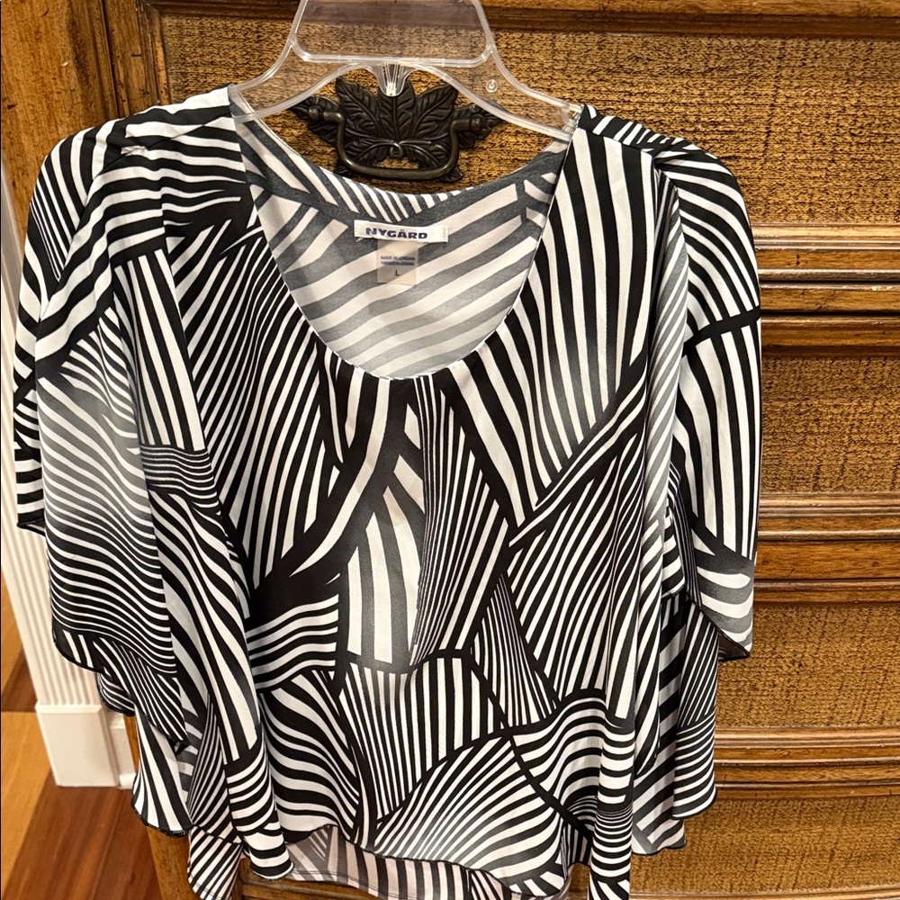 Peter Nygard Geometric Black and White Blouse